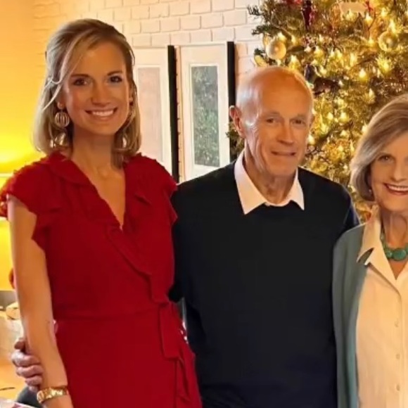 Meet your Posher, Ariana - Picture 3 of 8